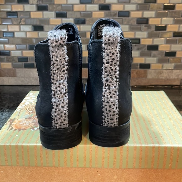 Wild Oak Boutique Blake Very G Booties - Picture 3 of 6